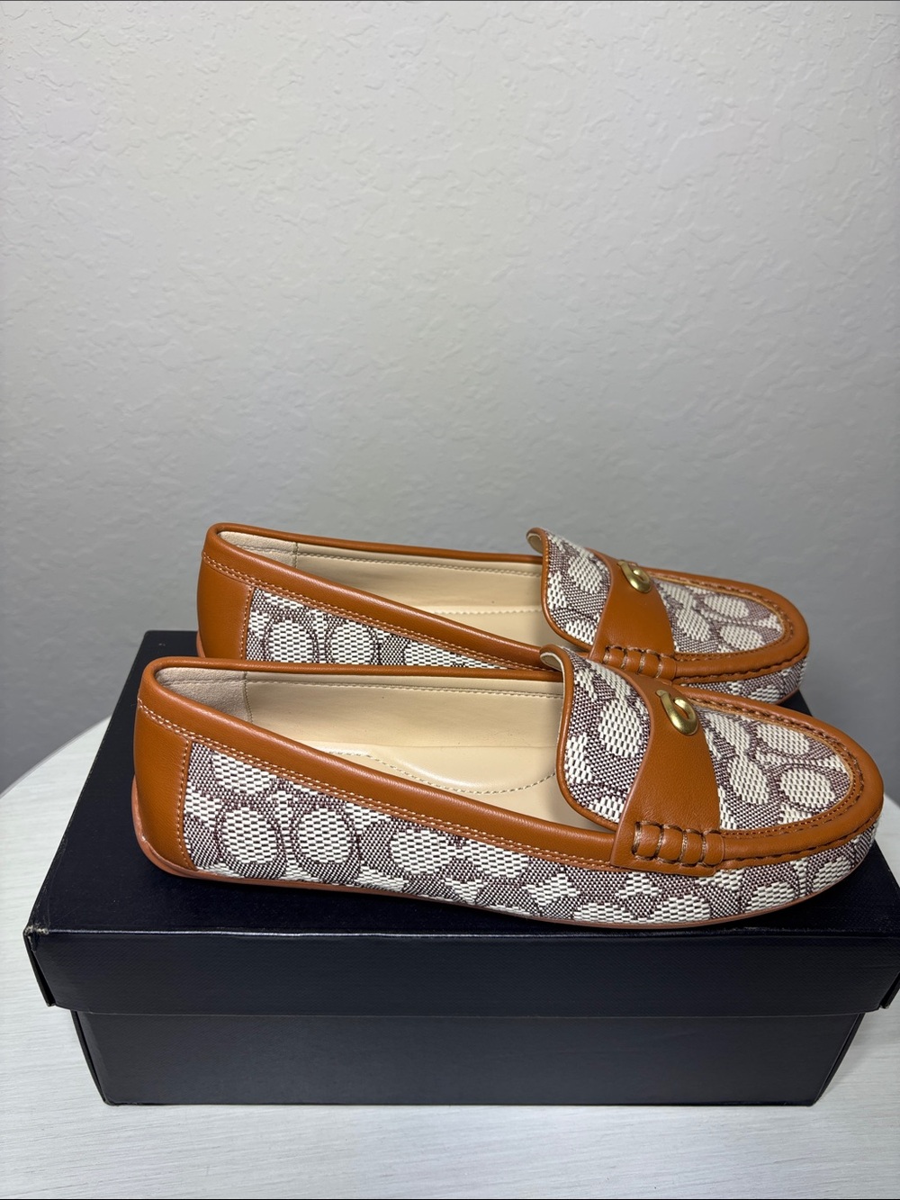COACH Sculpted C Driver Loafers Signature Jacquard Cocoa Amber NIB
Size 6.5 - Picture 5 of 9